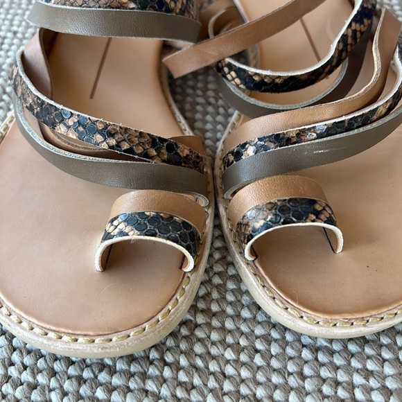 Dolce Vita Strap Flat Essential Sandals. Leather Brown & Animal Print. Size 6 - Picture 2 of 9